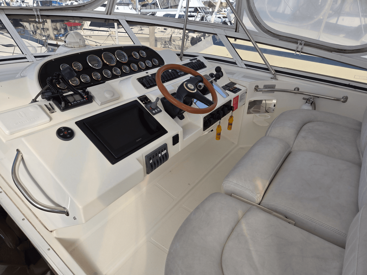 2000 Cruisers Yachts Sport 50