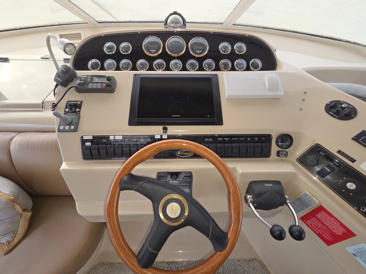2000 Cruisers Yachts Sport 50