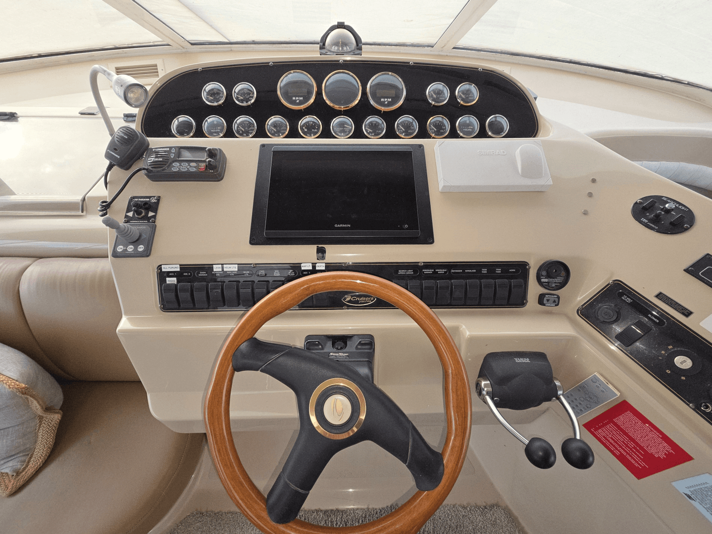 2000 Cruisers Yachts Sport 50