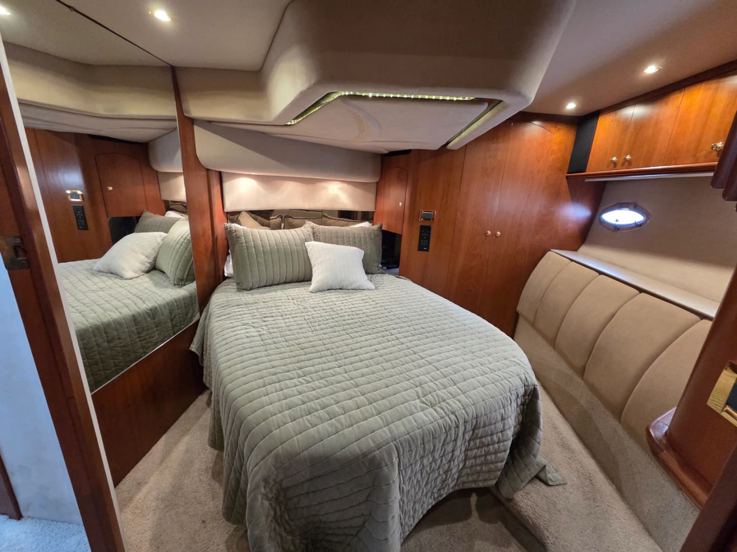 2000 Cruisers Yachts Sport 50