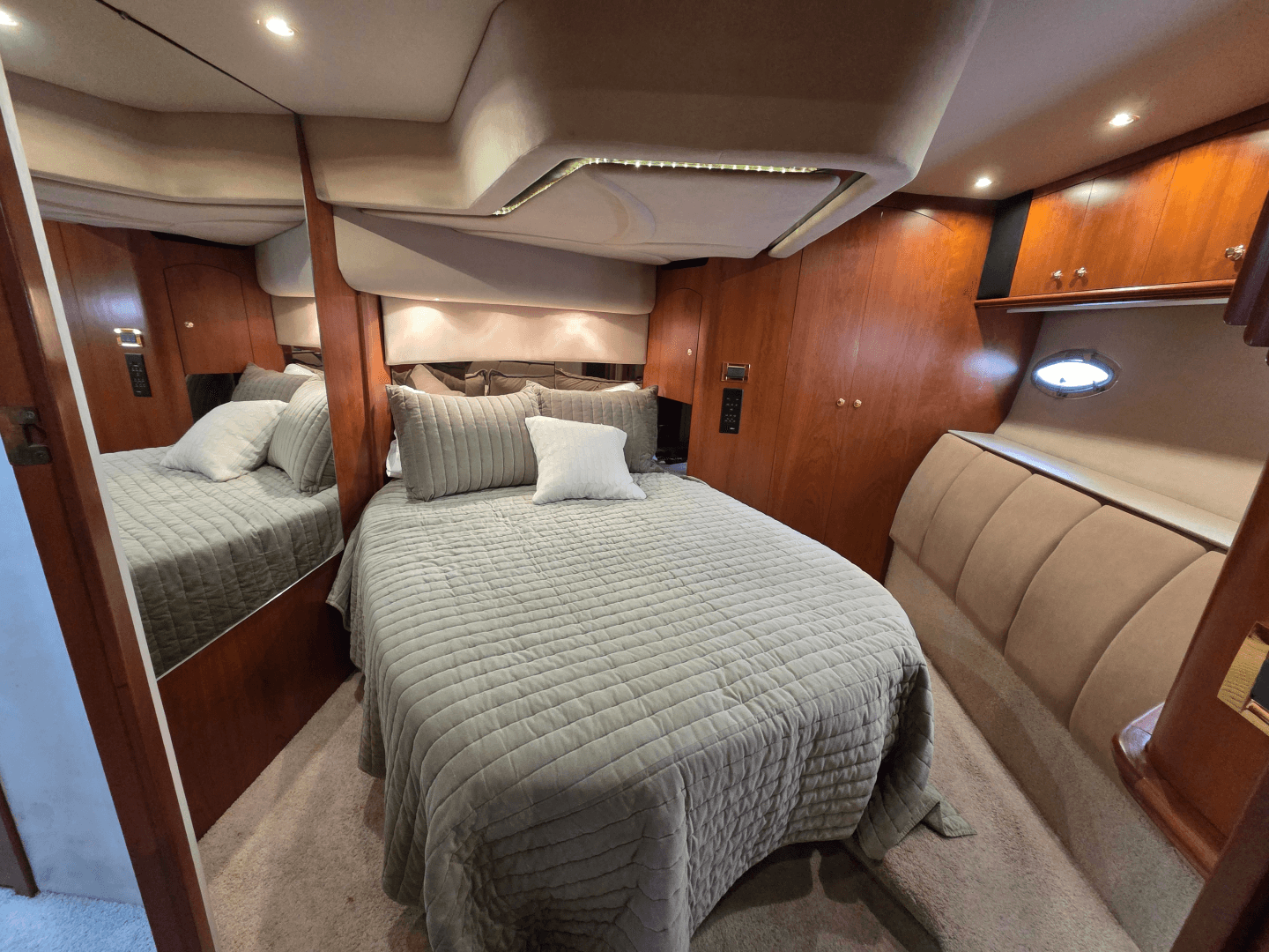 2000 Cruisers Yachts Sport 50