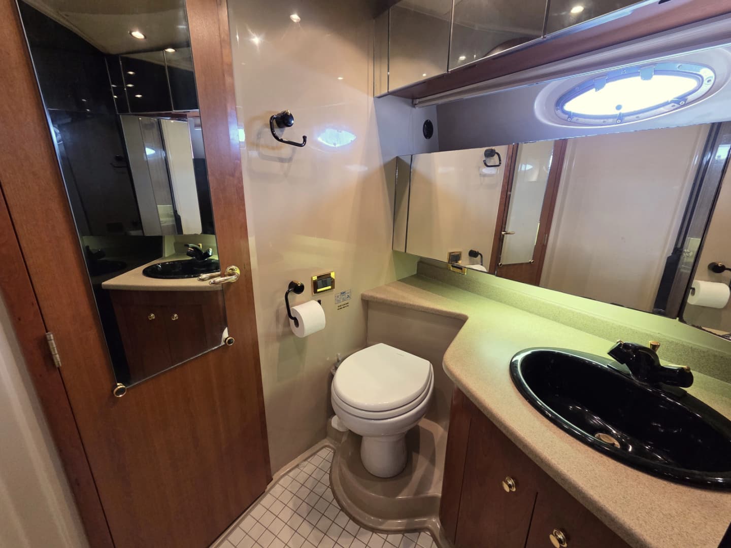 2000 Cruisers Yachts Sport 50