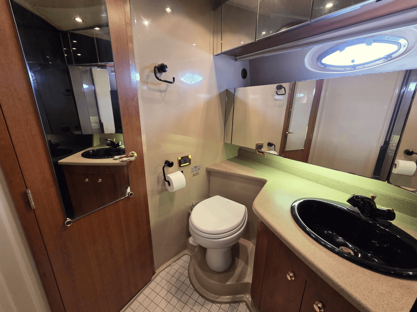 2000 Cruisers Yachts Sport 50