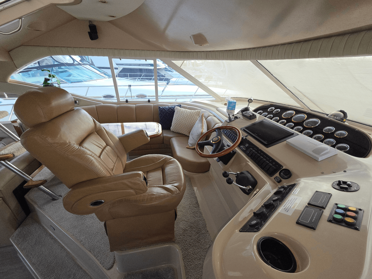 2000 Cruisers Yachts Sport 50