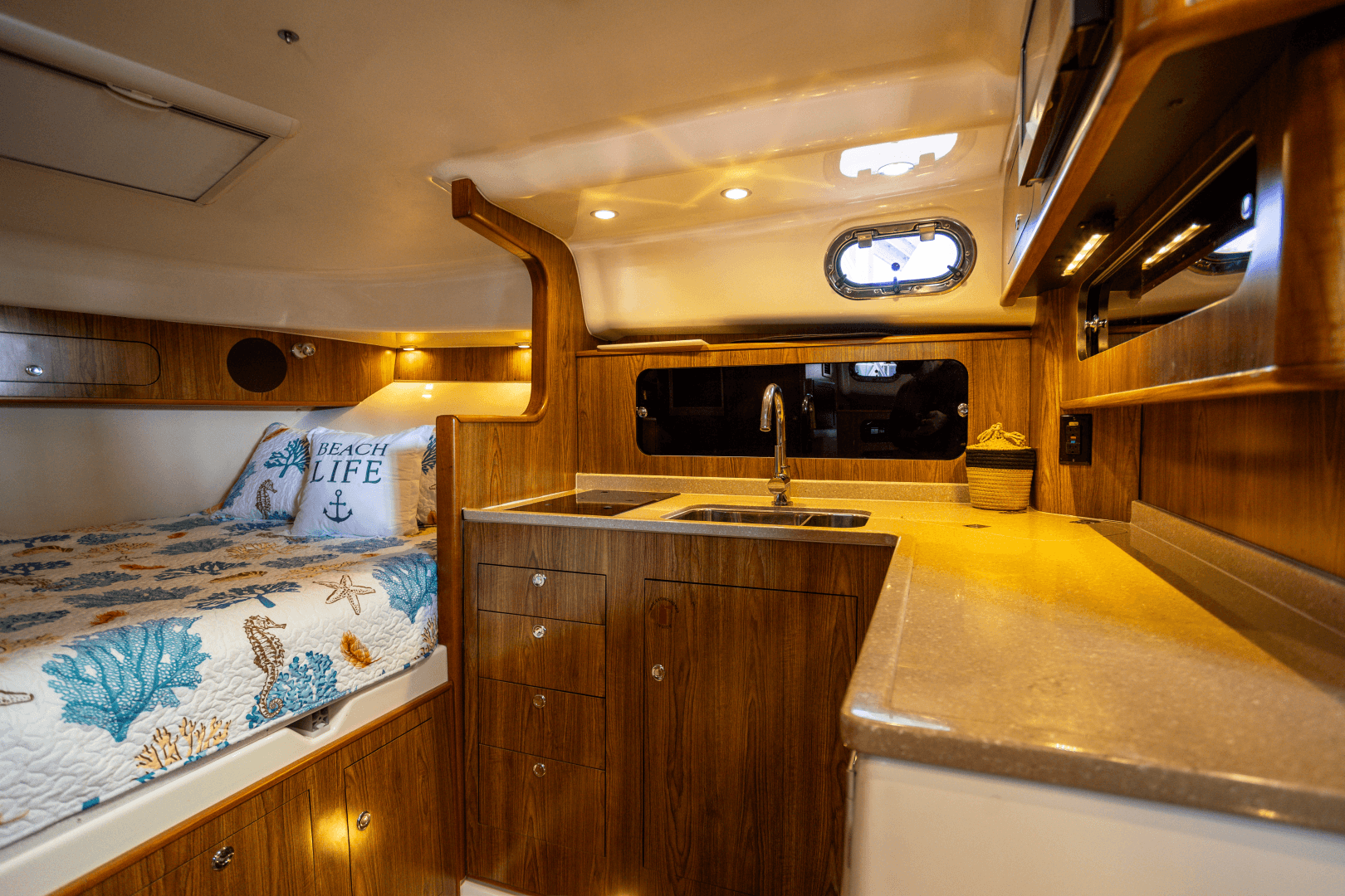 2009 Pursuit 375 OS