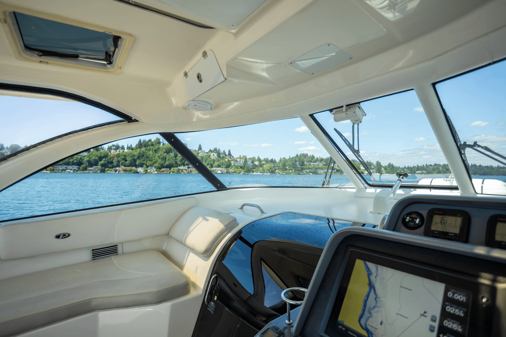 2009 Pursuit 375 OS