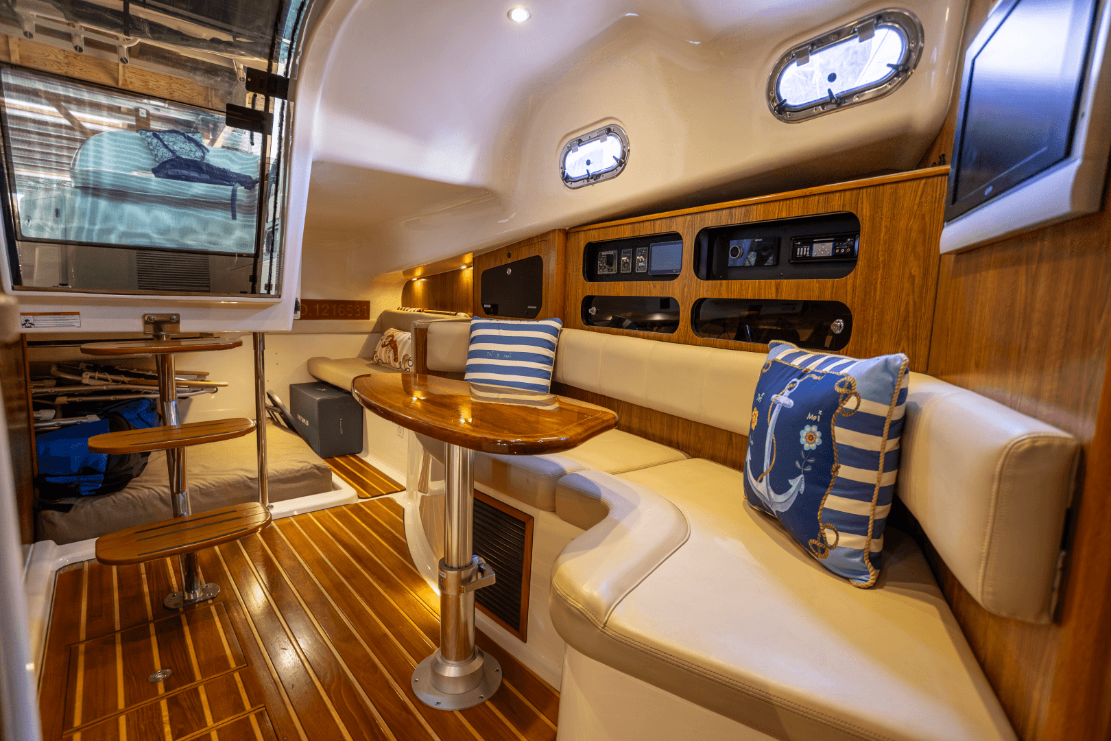 2009 Pursuit 375 OS