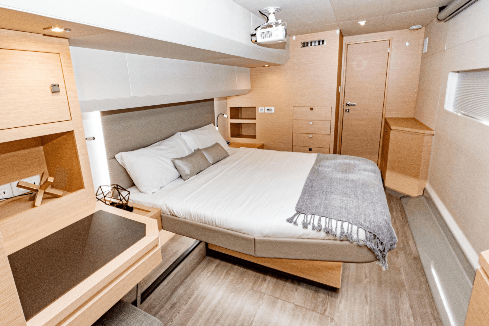 2020 Fountaine Pajot MY6