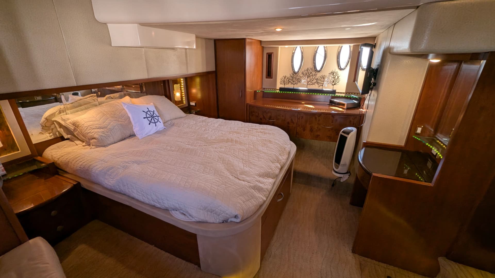 2010 Ovation Flybridge