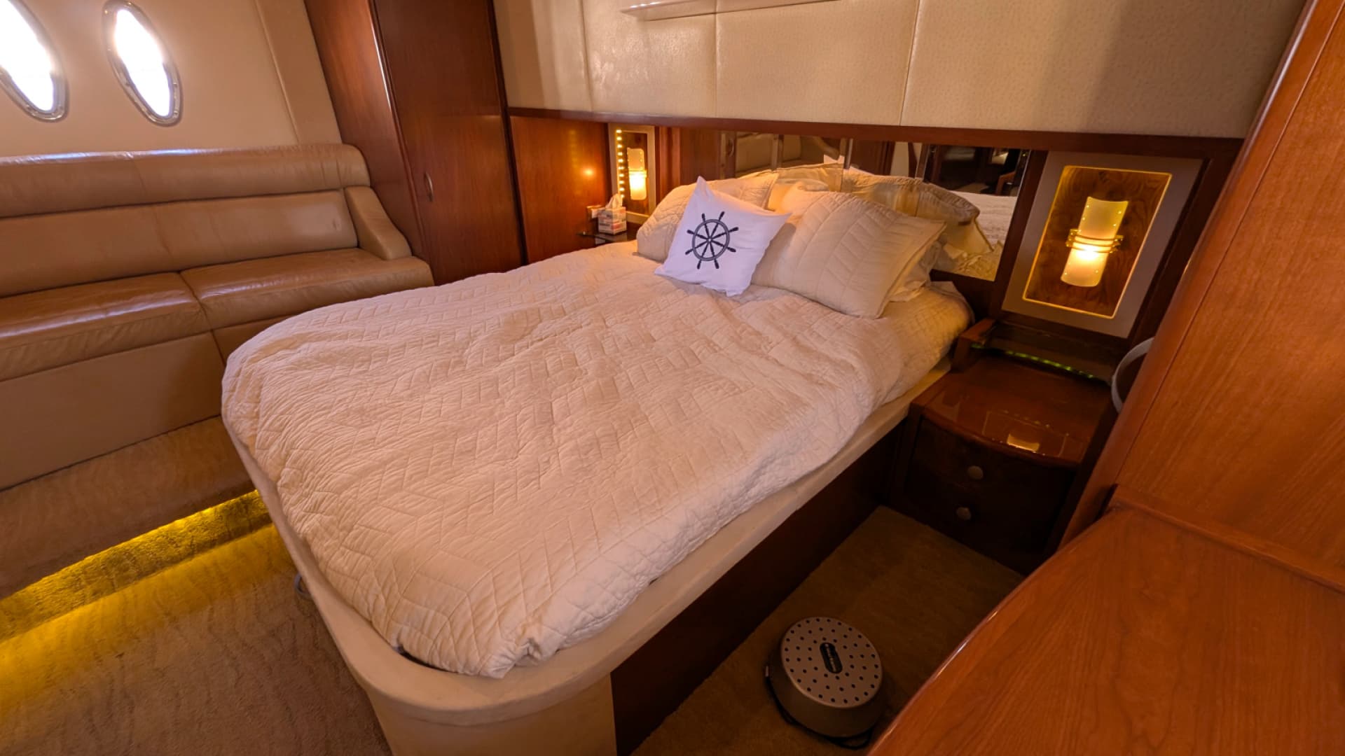 2010 Ovation Flybridge
