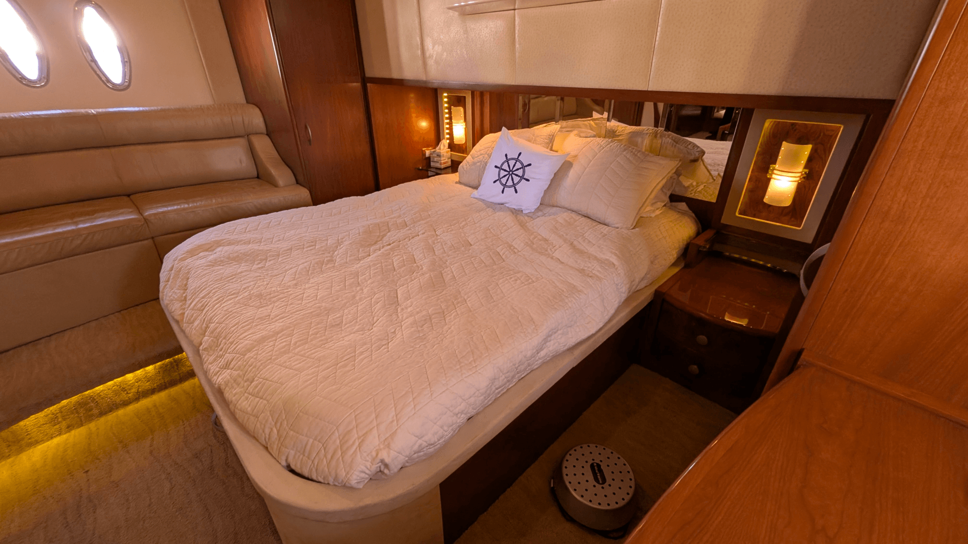 2010 Ovation Flybridge