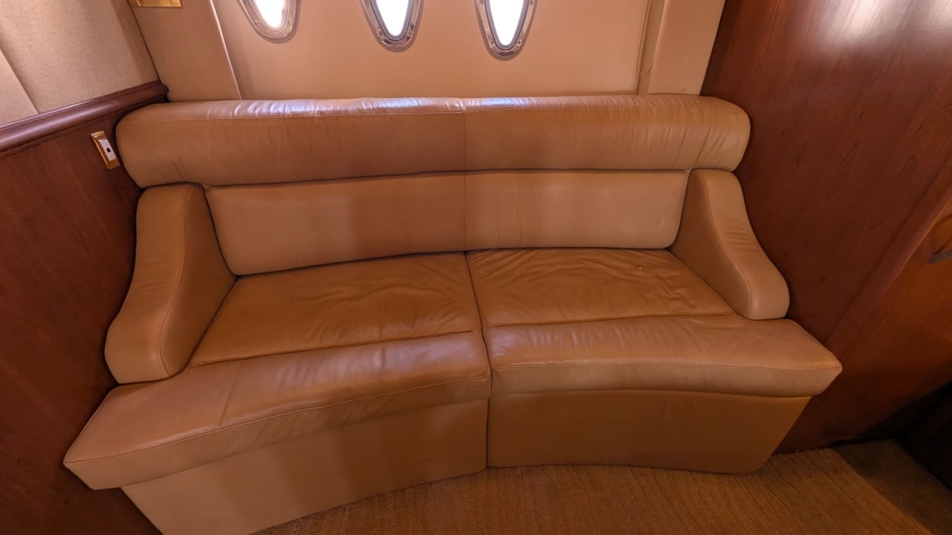 2010 Ovation Flybridge