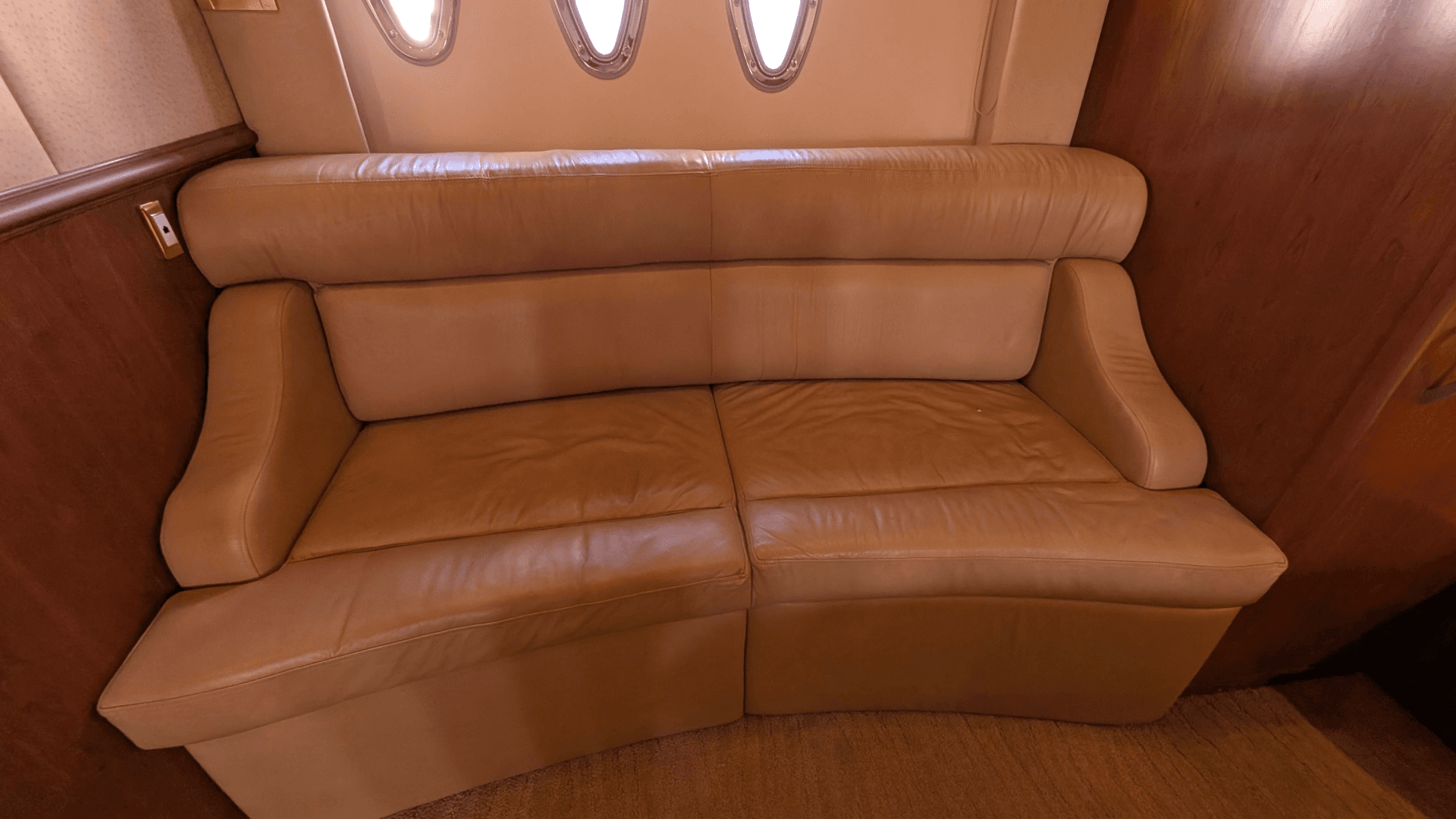 2010 Ovation Flybridge