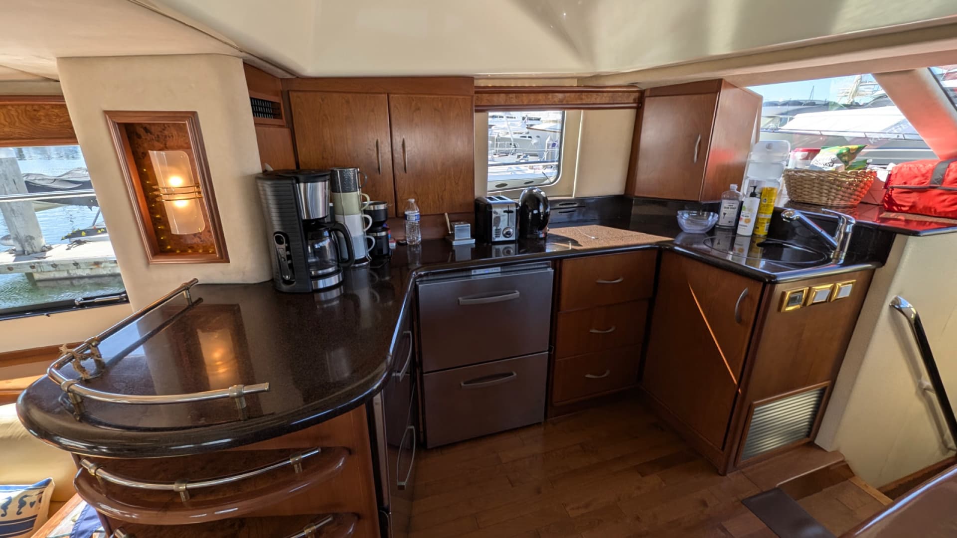 2010 Ovation Flybridge