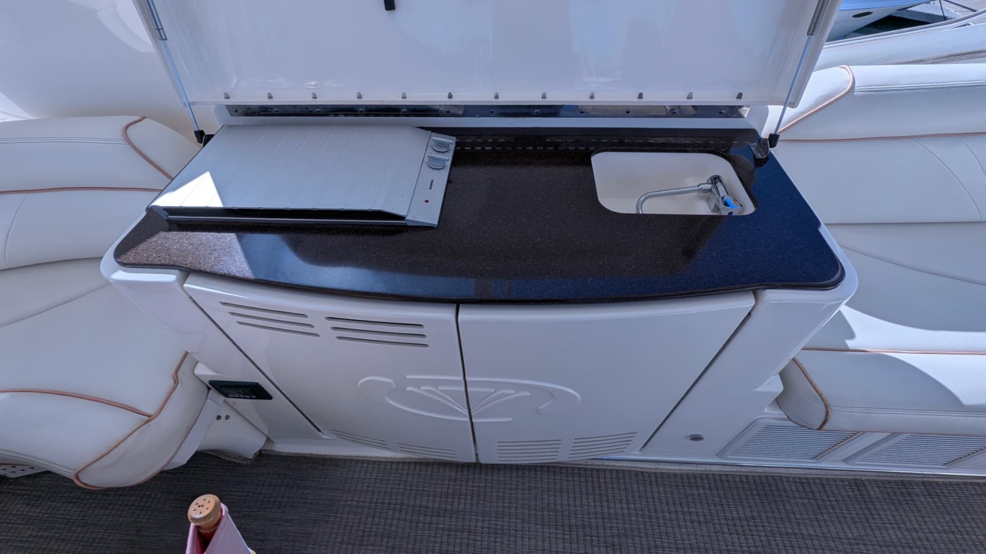 2010 Ovation Flybridge