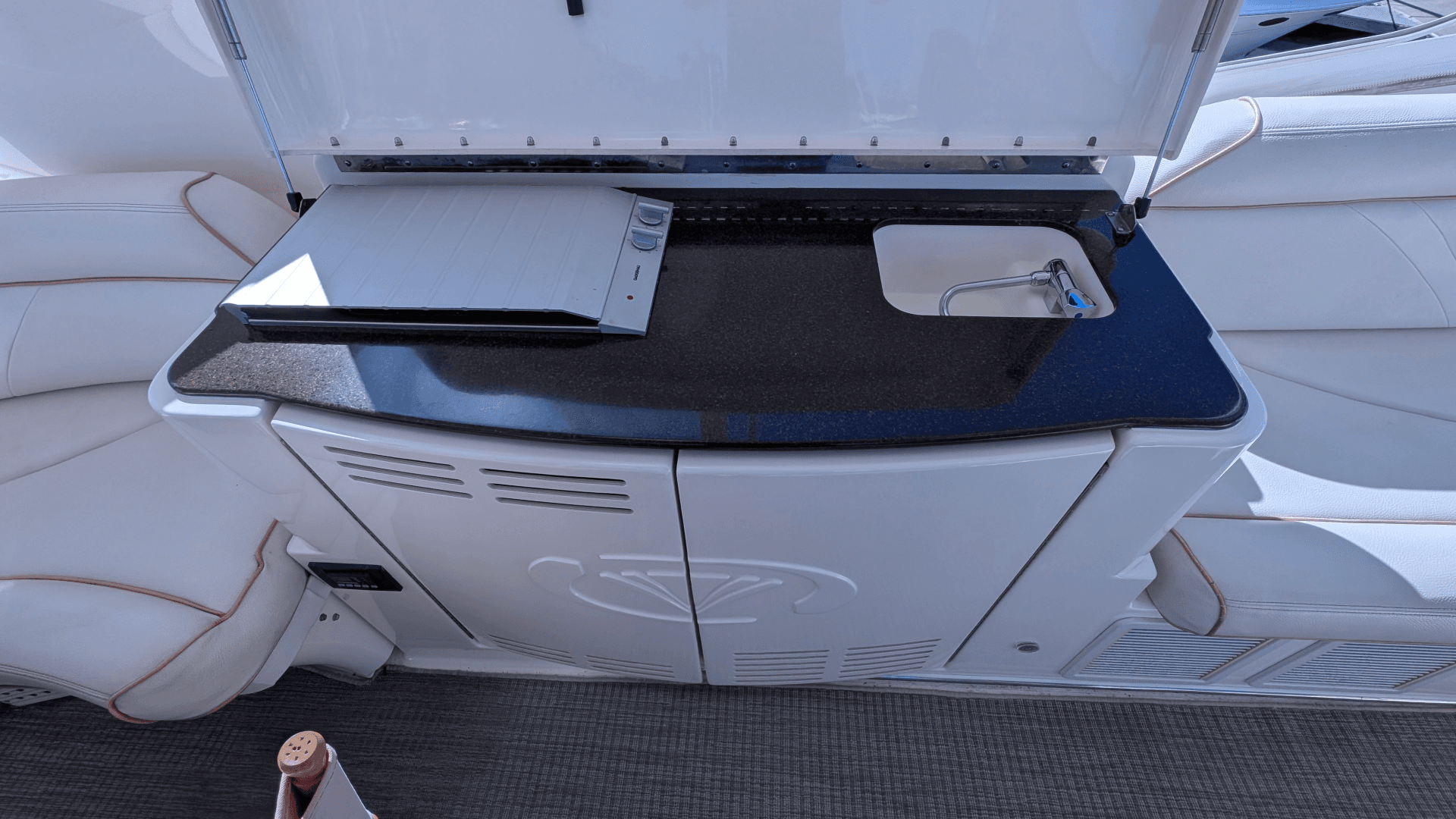 2010 Ovation Flybridge