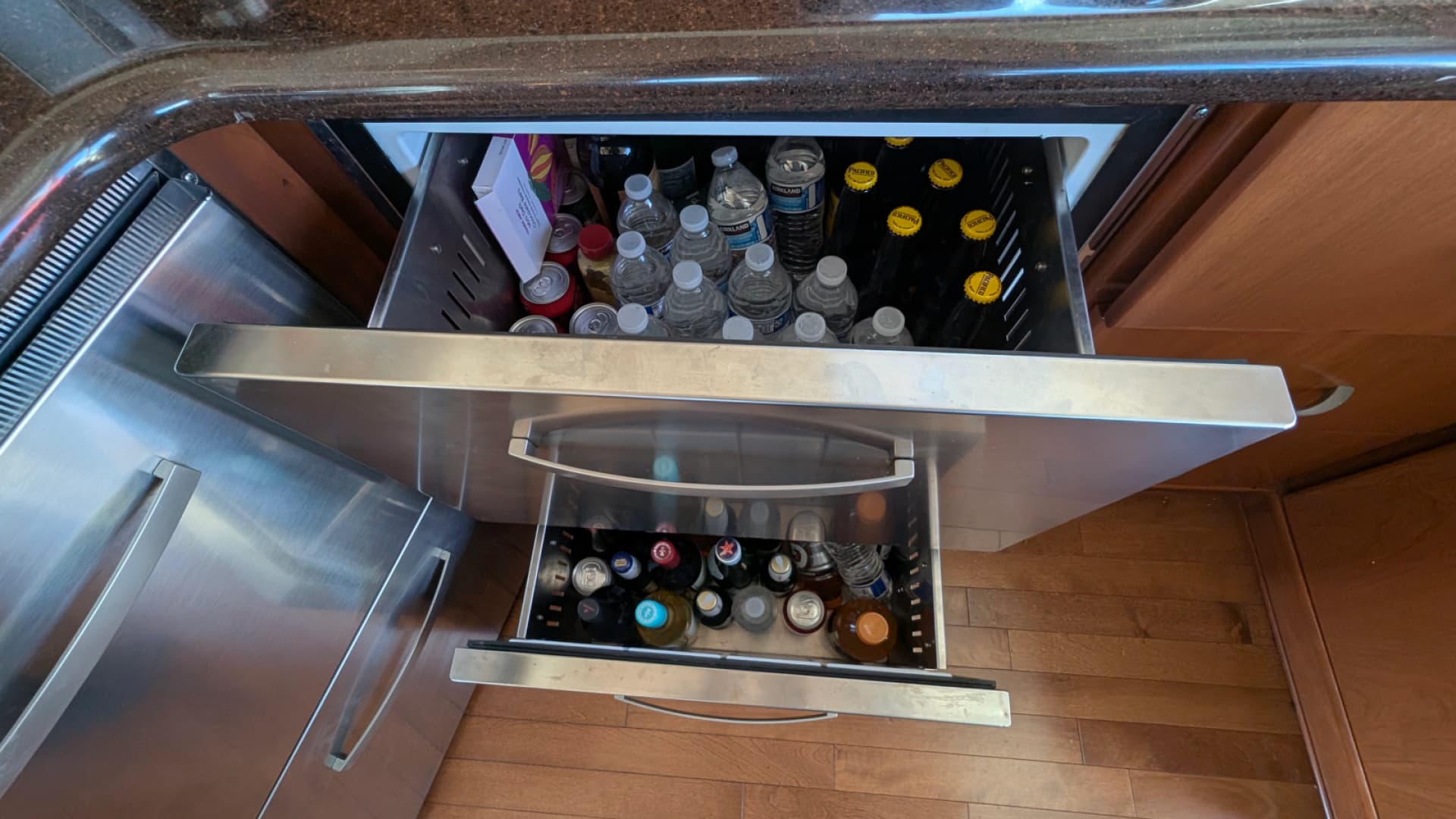 2010 Ovation Flybridge