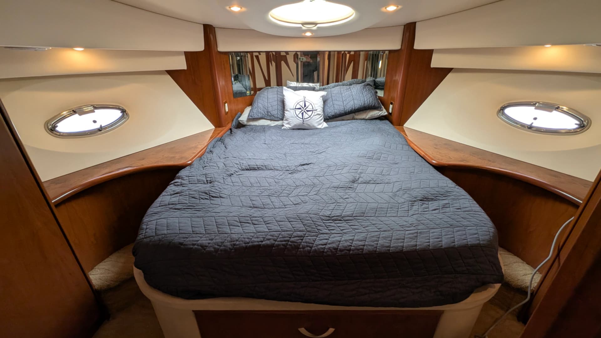 2010 Ovation Flybridge