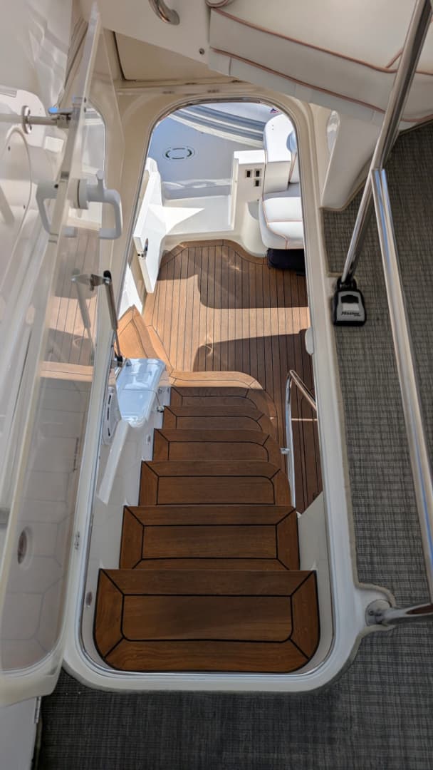 2010 Ovation Flybridge