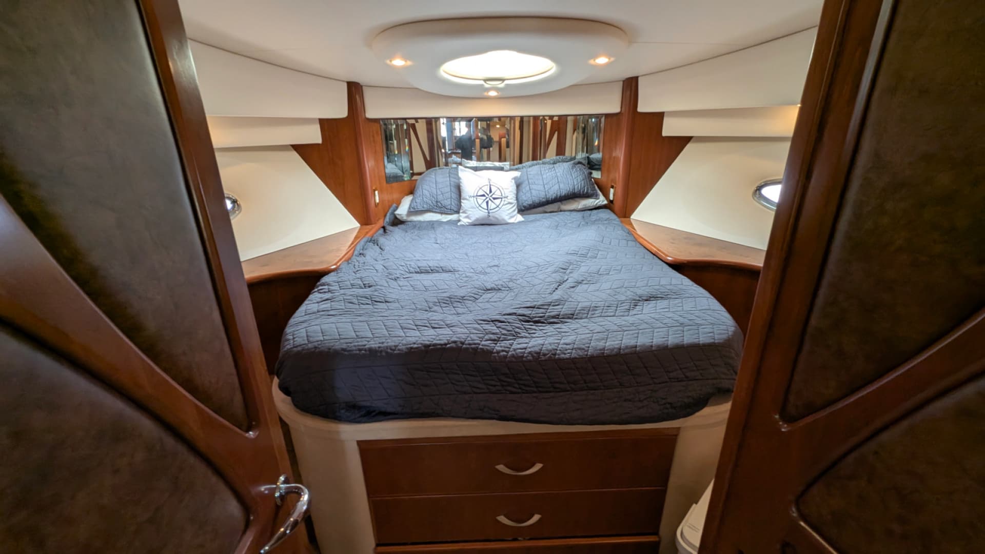 2010 Ovation Flybridge