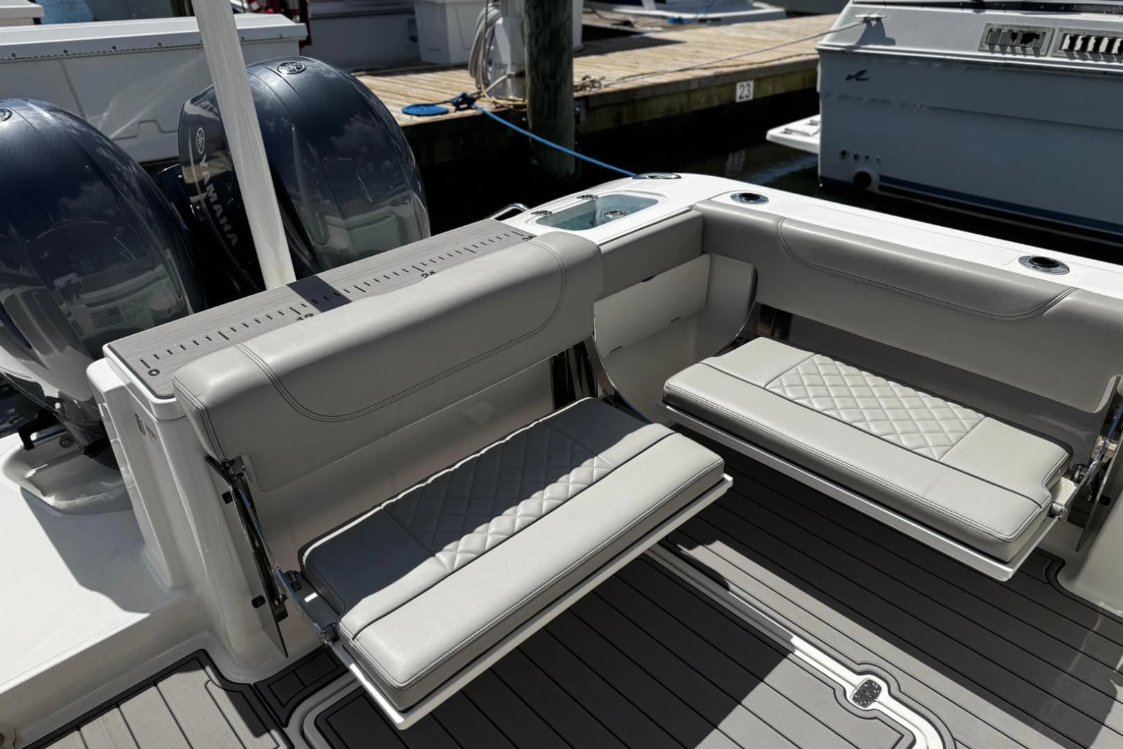 2023 Pursuit DC 266 Dual Console
