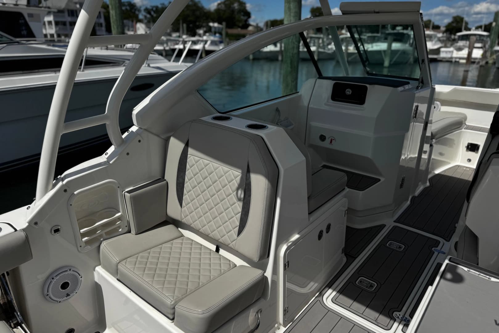 2023 Pursuit DC 266 Dual Console