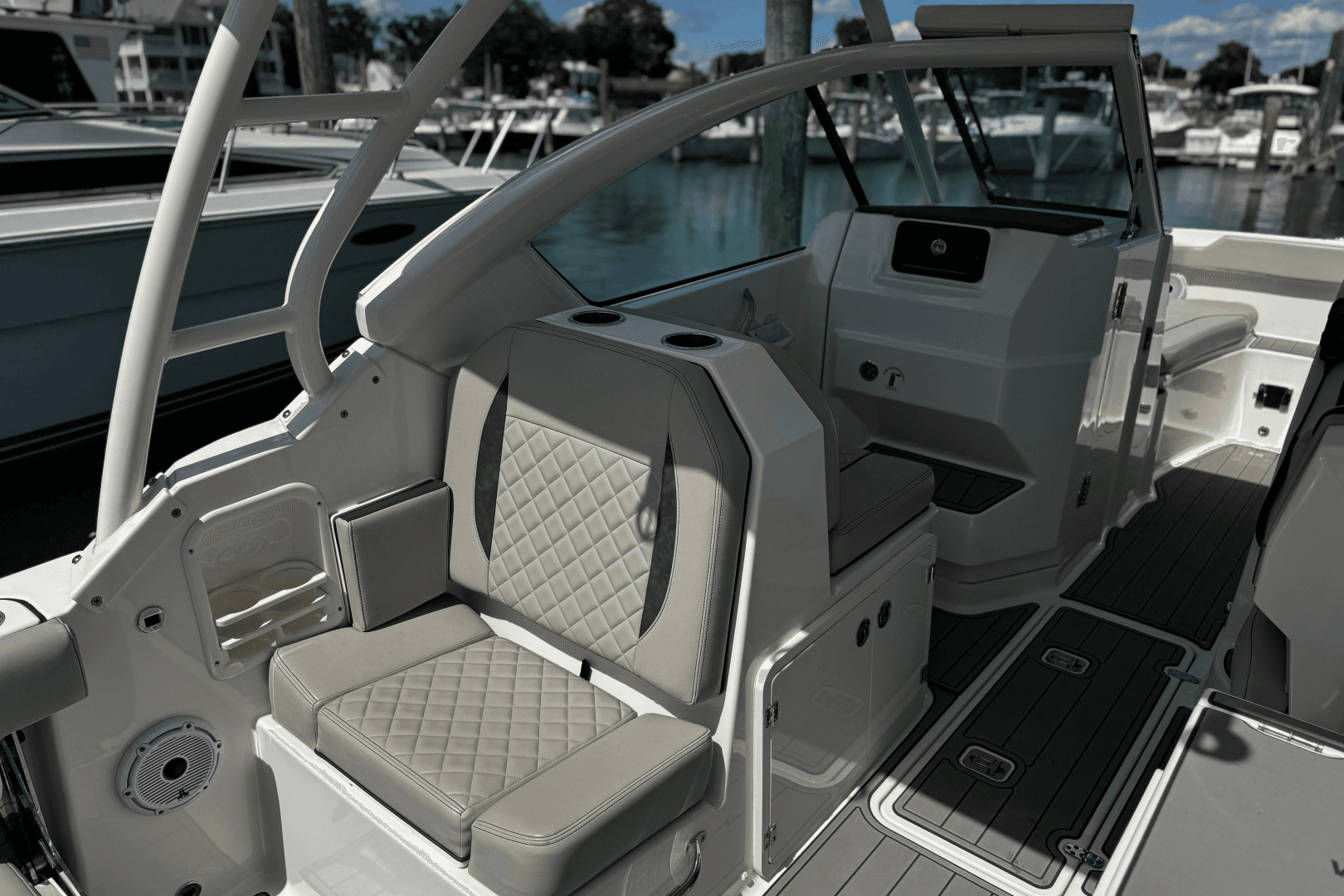 2023 Pursuit DC 266 Dual Console