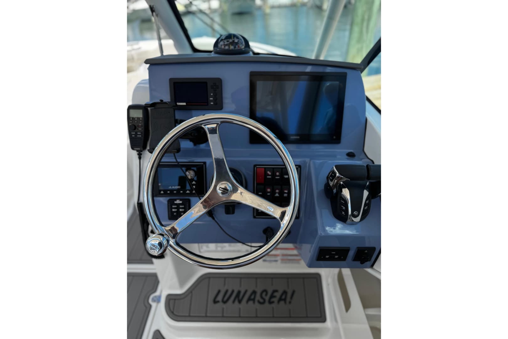2023 Pursuit DC 266 Dual Console
