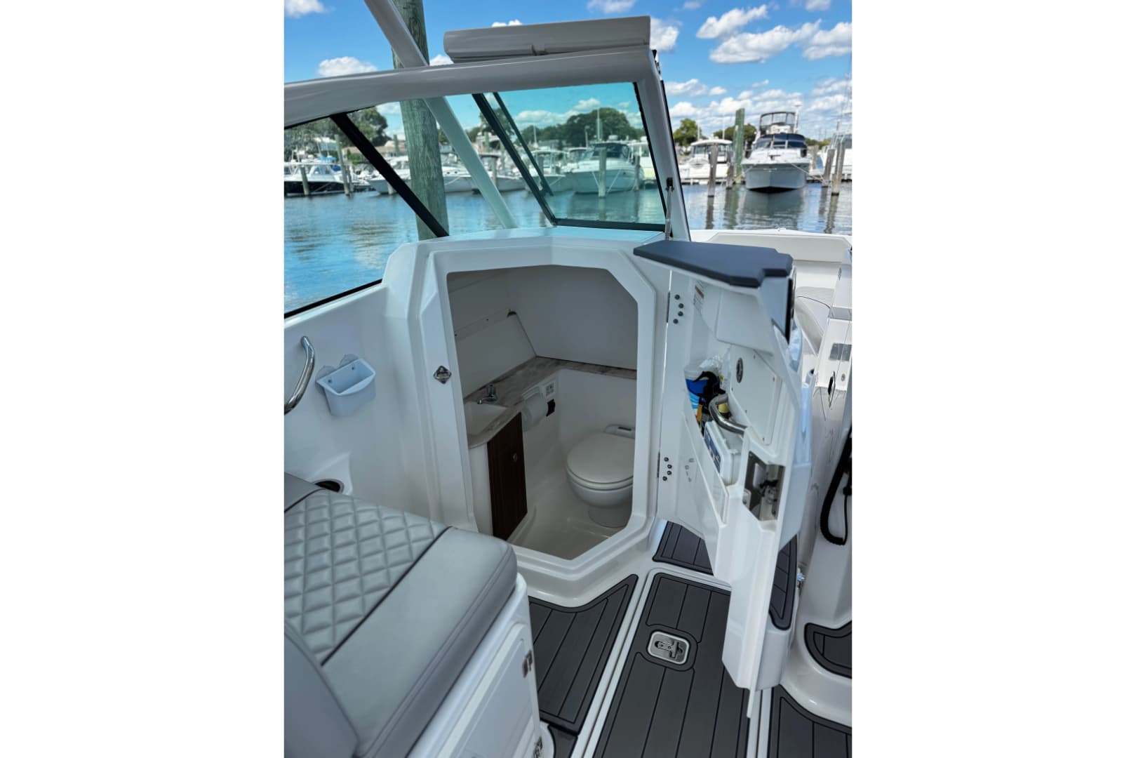2023 Pursuit DC 266 Dual Console