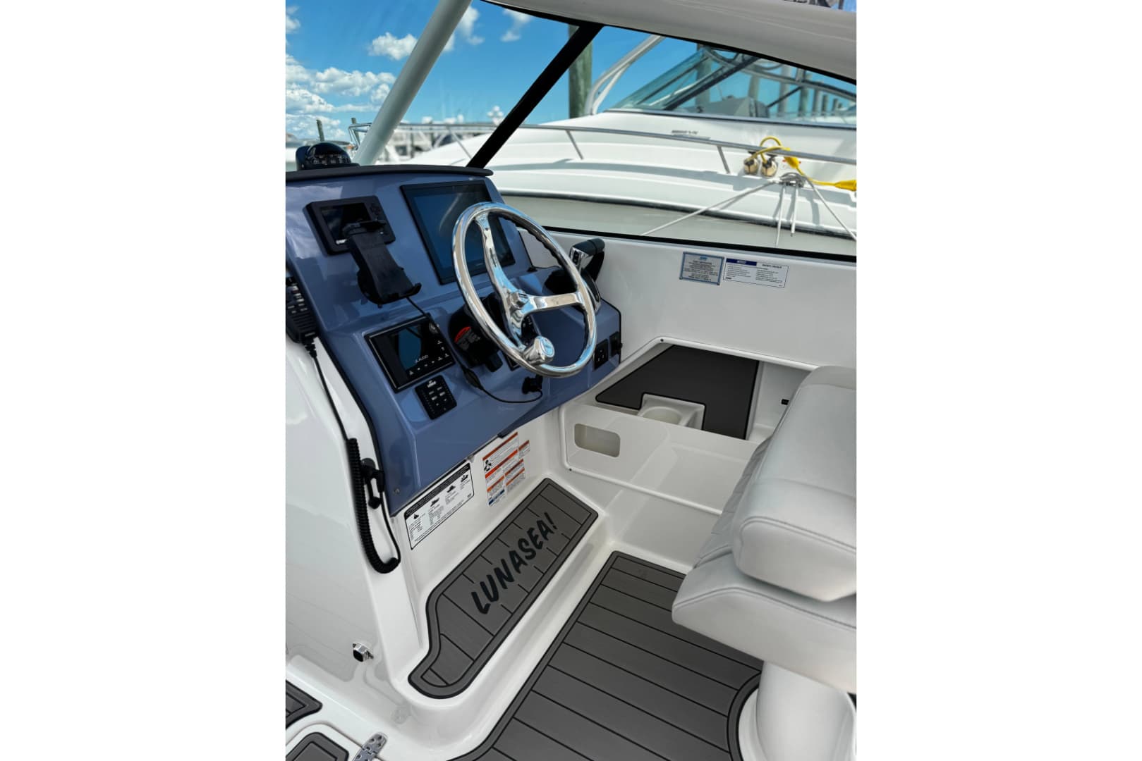 2023 Pursuit DC 266 Dual Console