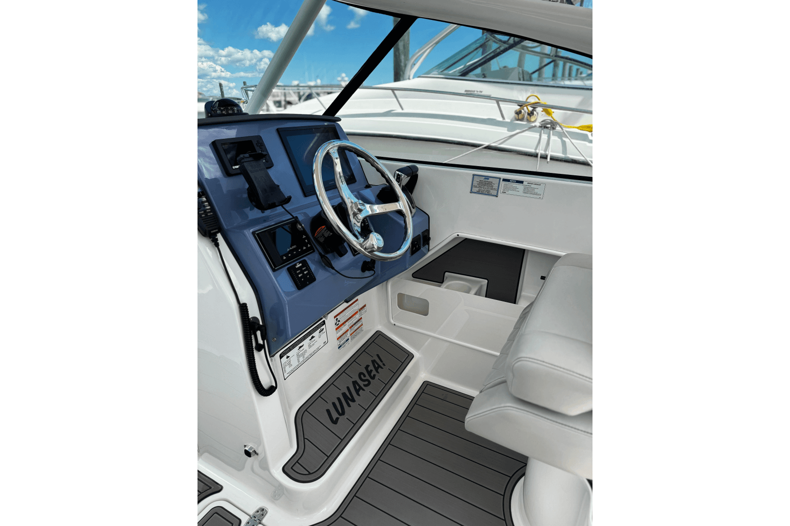 2023 Pursuit DC 266 Dual Console