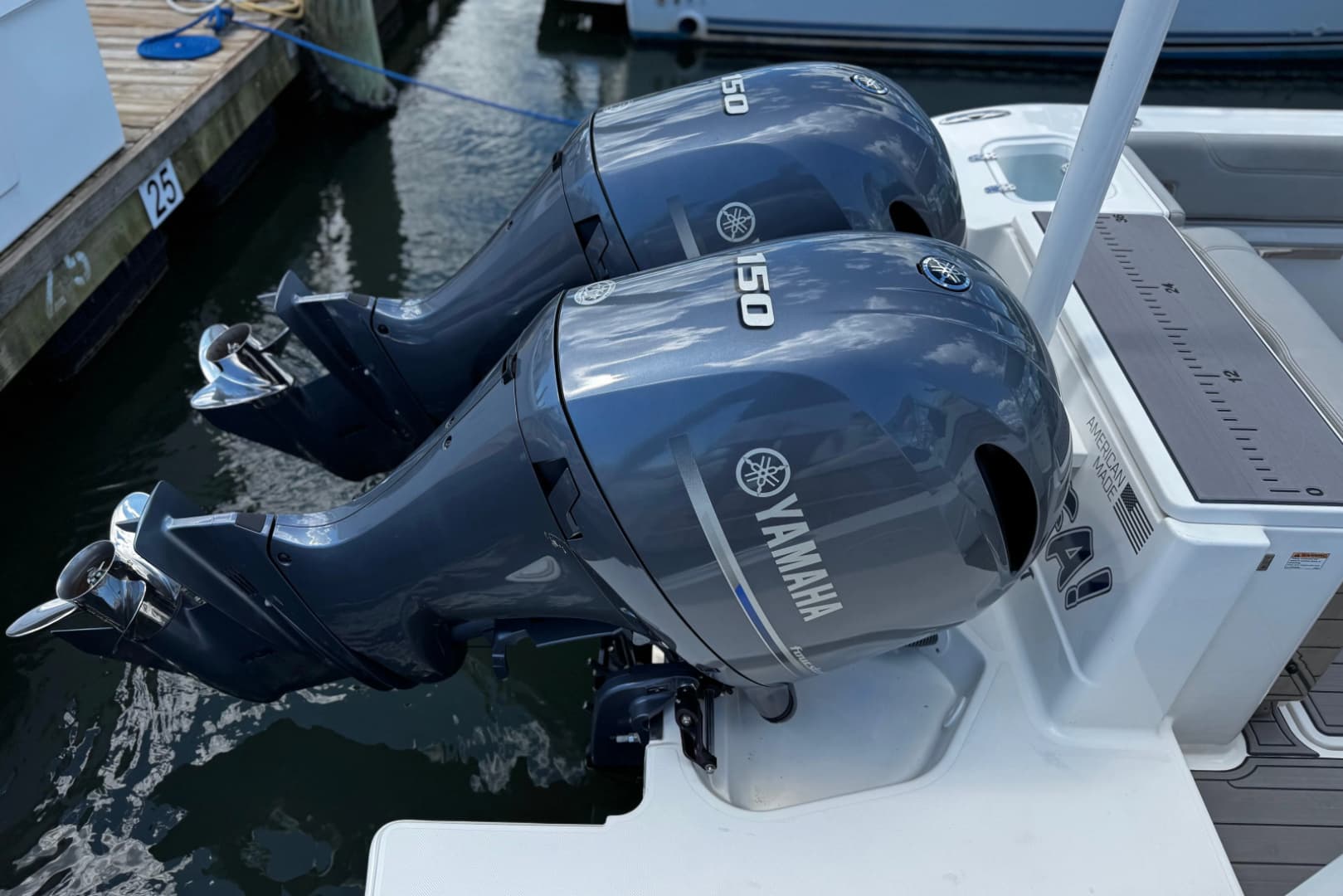 2023 Pursuit DC 266 Dual Console