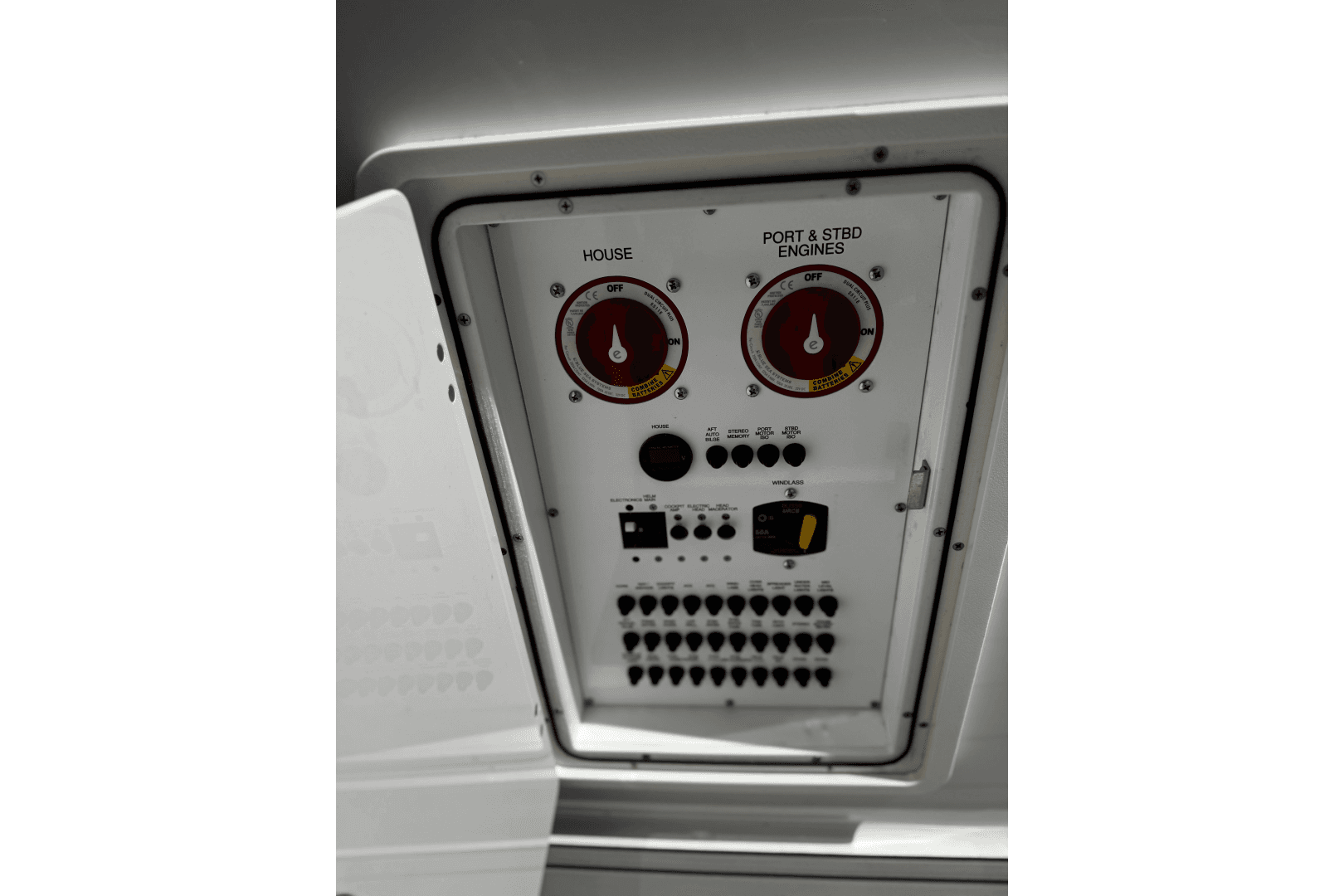 2023 Pursuit DC 266 Dual Console