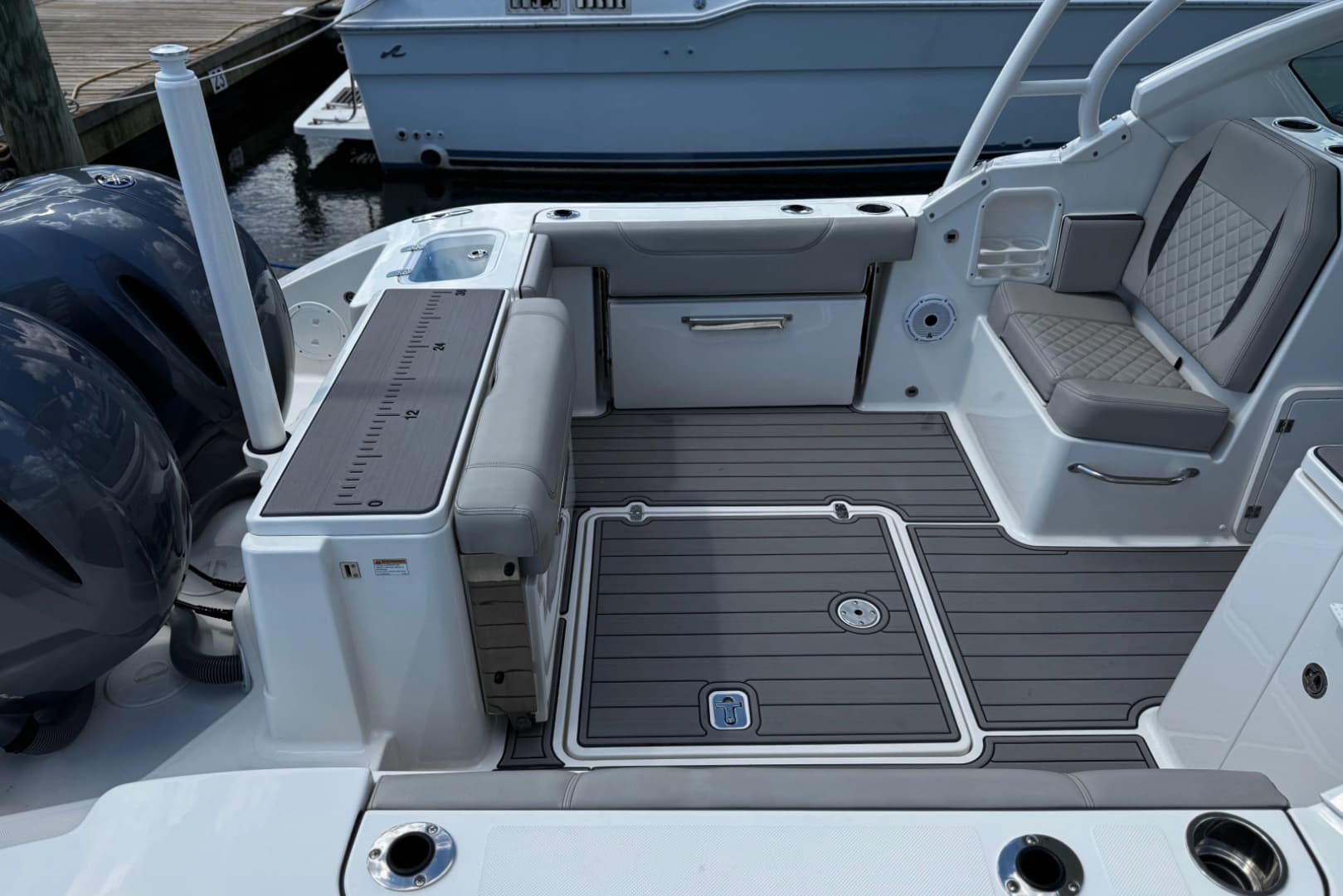 2023 Pursuit DC 266 Dual Console
