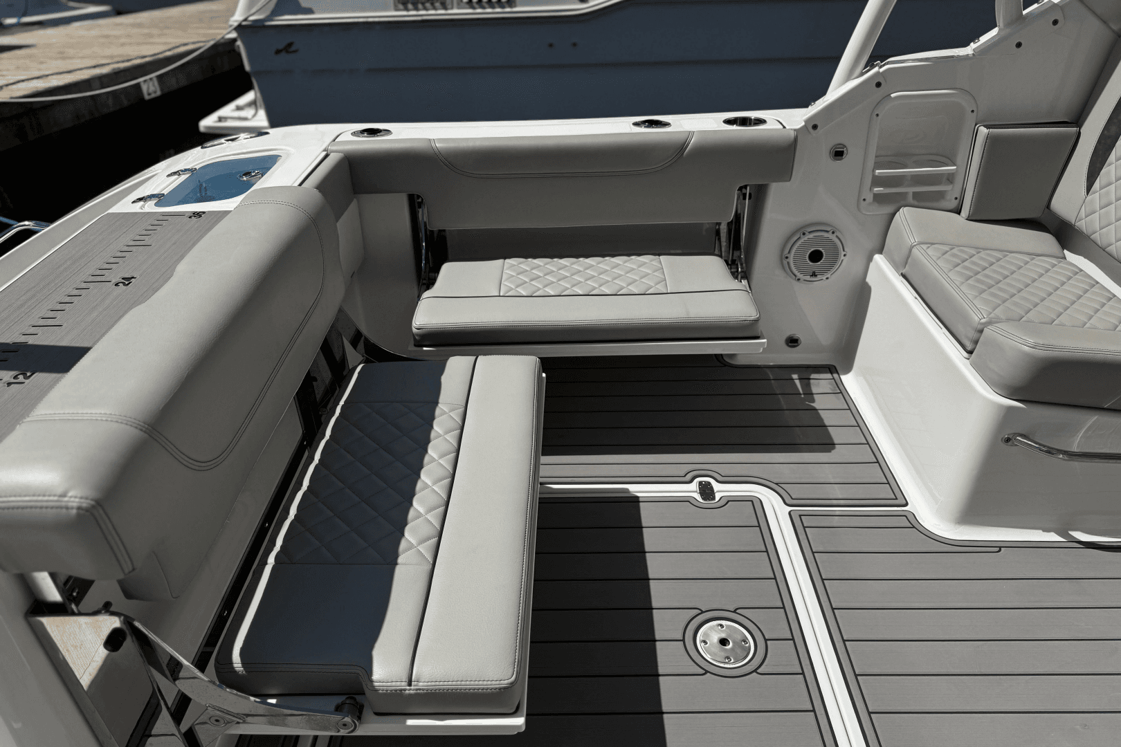 2023 Pursuit DC 266 Dual Console