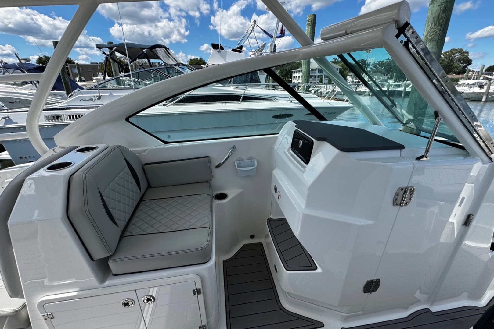 2023 Pursuit DC 266 Dual Console