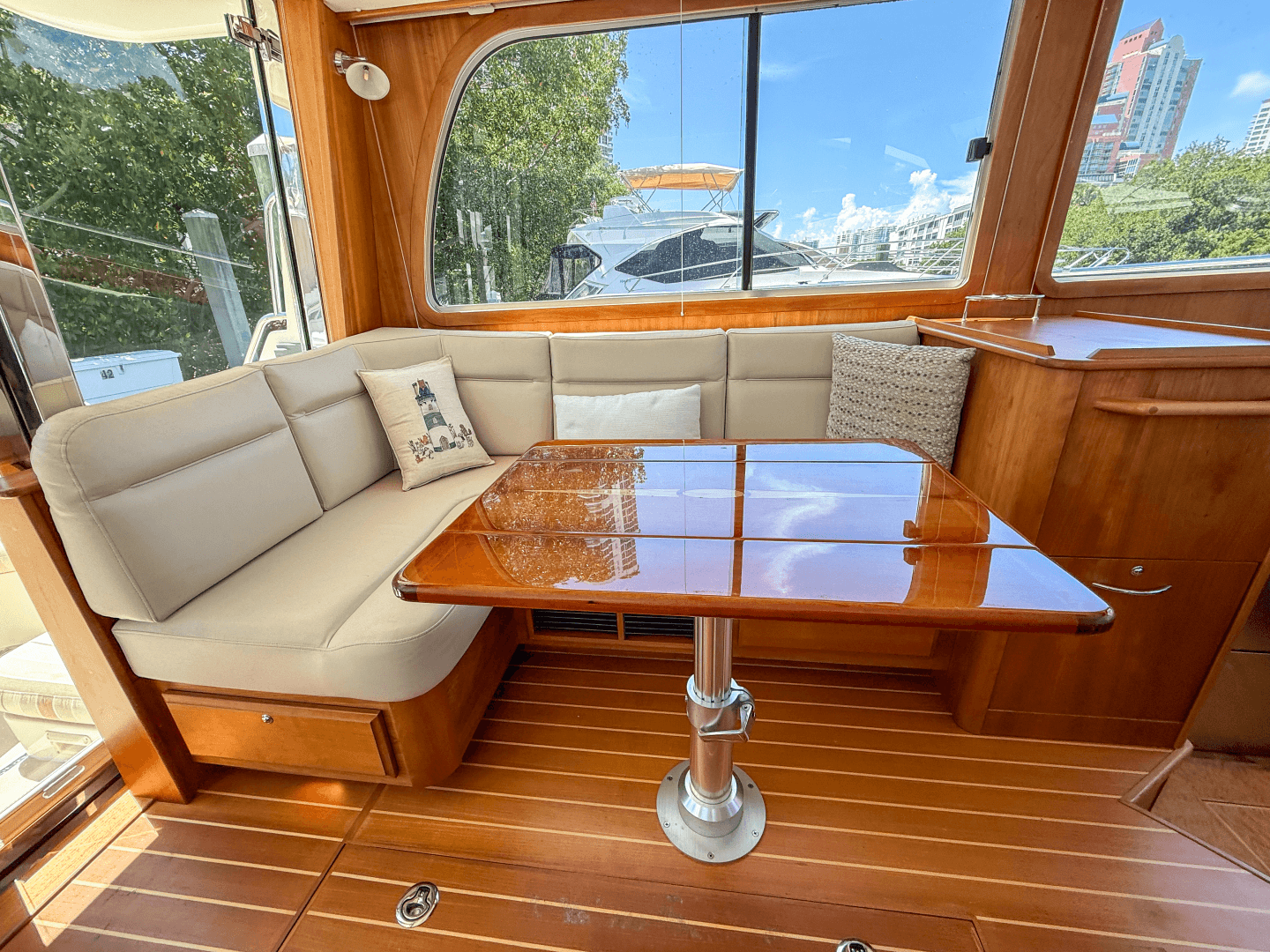 2019 Sabre 42 Salon Express