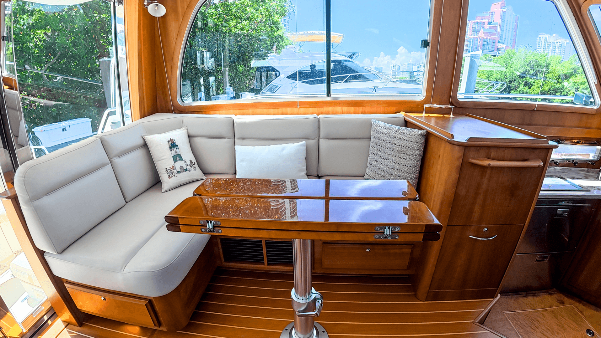 2019 Sabre 42 Salon Express