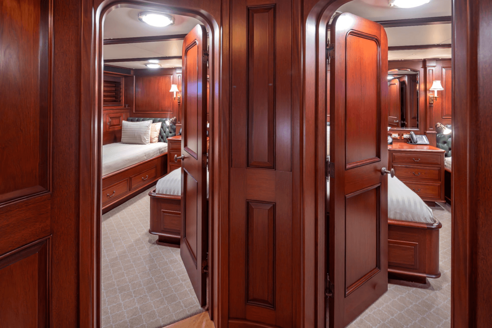 1989 Delta Marine Flybridge Motoryacht