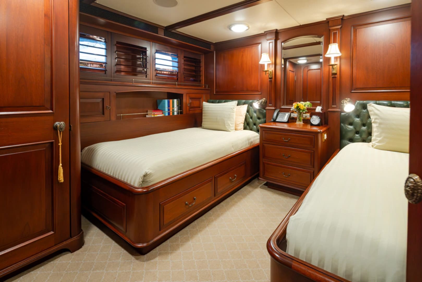 1989 Delta Marine Flybridge Motoryacht