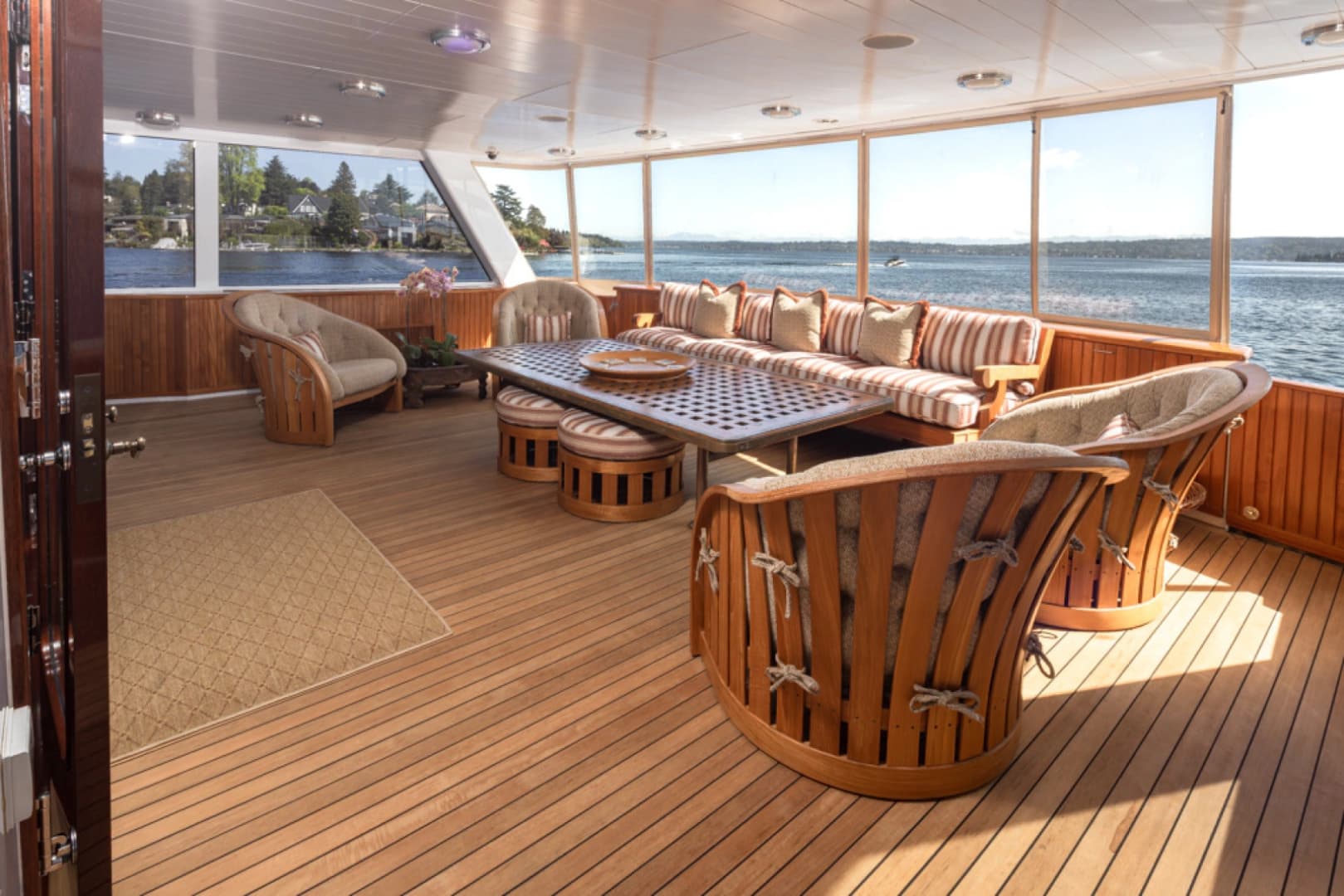 1989 Delta Marine Flybridge Motoryacht