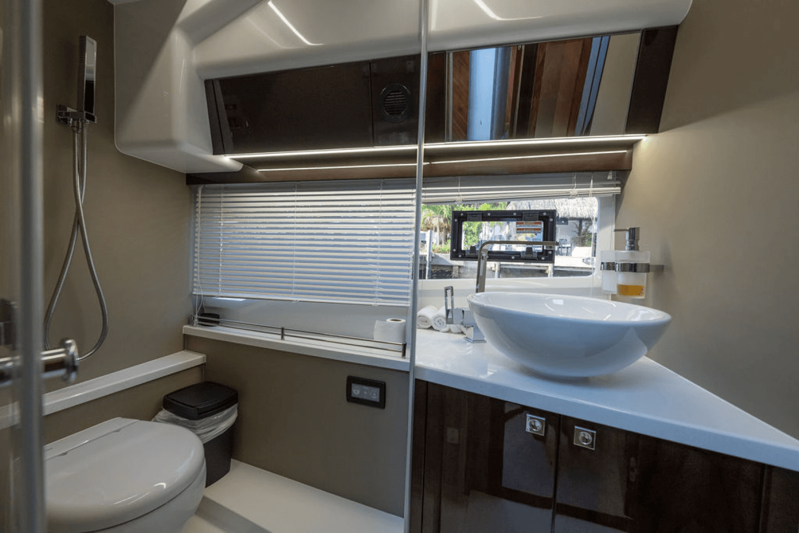 2022 Galeon 410 HTC