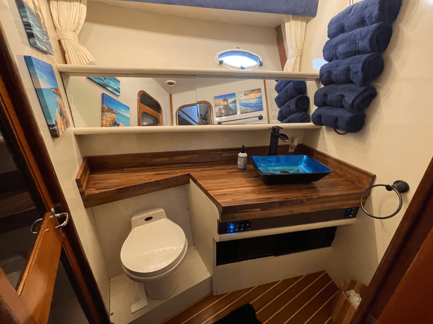 1990 Viking 63 Motor Yacht