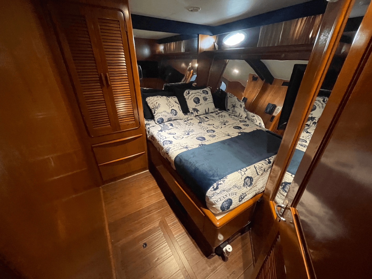 1990 Viking 63 Motor Yacht