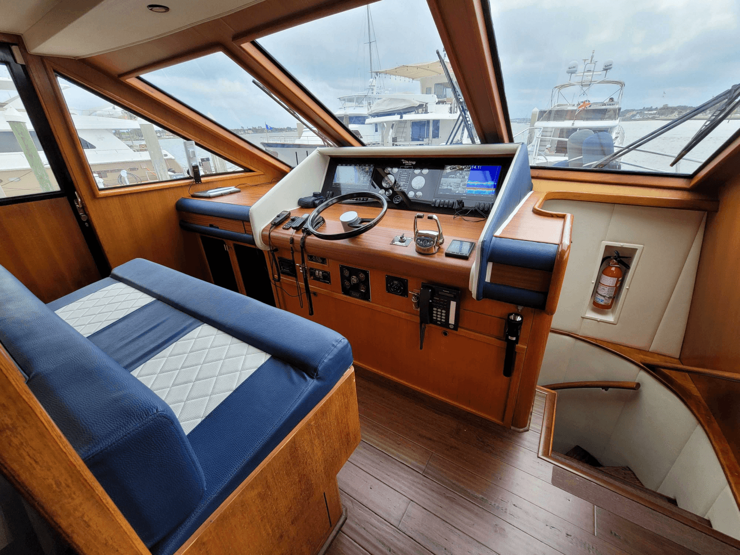1990 Viking 63 Motor Yacht