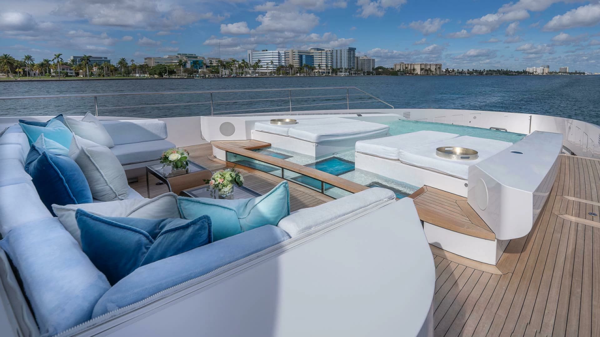 2017 Mangusta Oceano 42