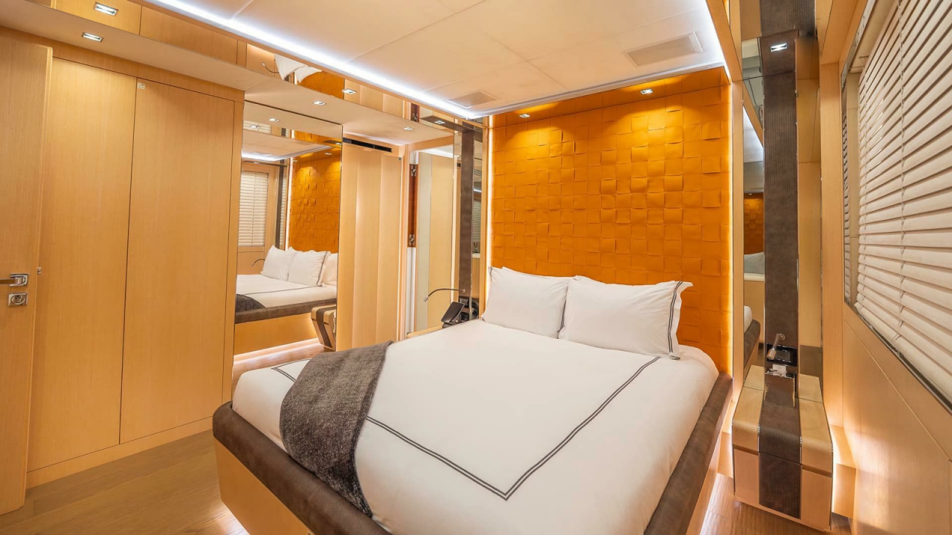 2017 Mangusta Oceano 42