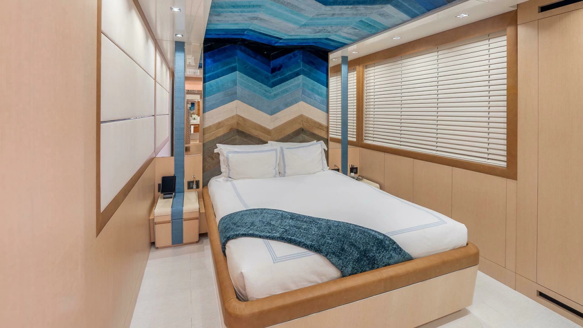 2017 Mangusta Oceano 42