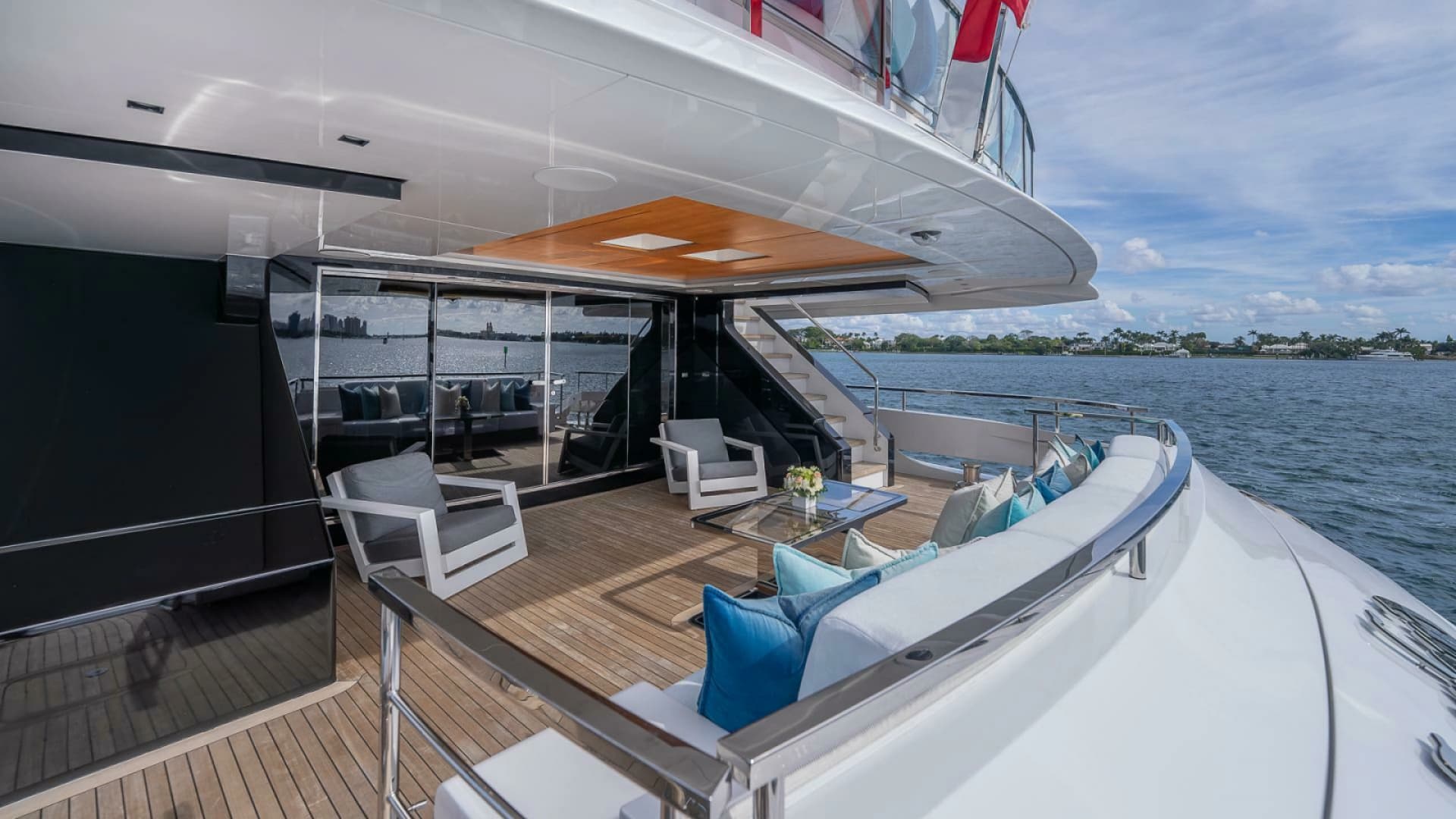 2017 Mangusta Oceano 42