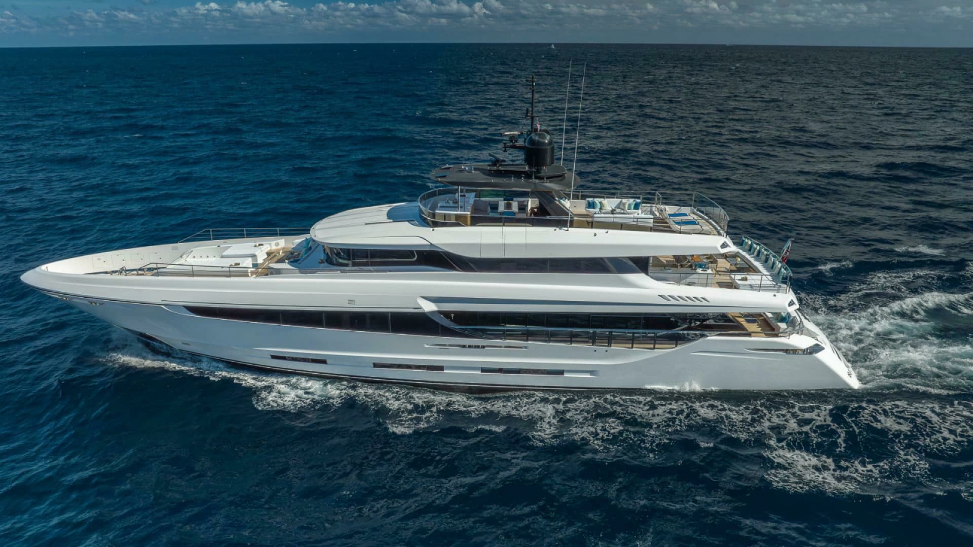 2017 Mangusta Oceano 42